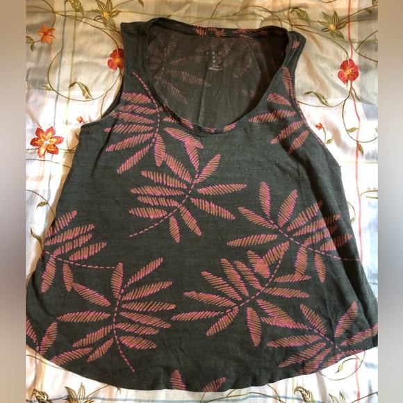 2 A new day brand tank tops size medium - Picture 2 of 3